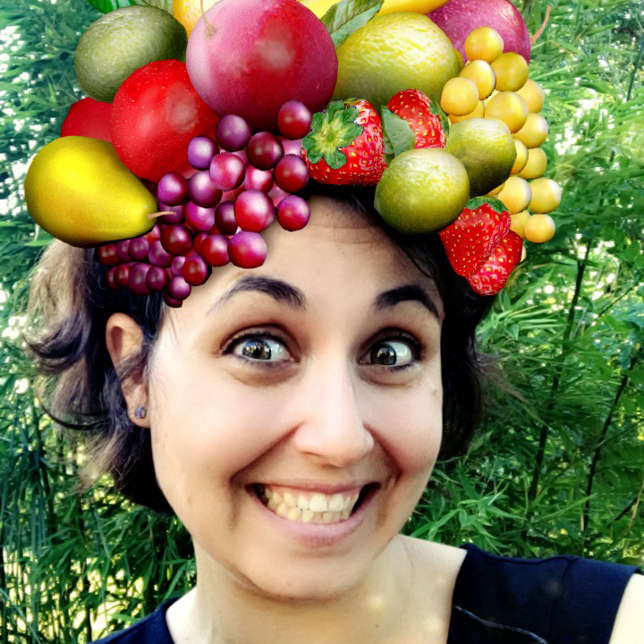 femme couronne de fruits